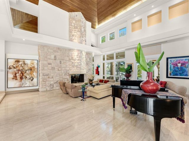 Продажа дома по адресу 665 Leucadendra Dr - фото 5808723