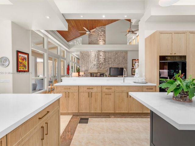 Продажа дома по адресу 665 Leucadendra Dr - фото 5808734