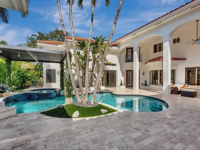 Продажа дома по адресу 6131 NW 30th Avenue - фото 9023987