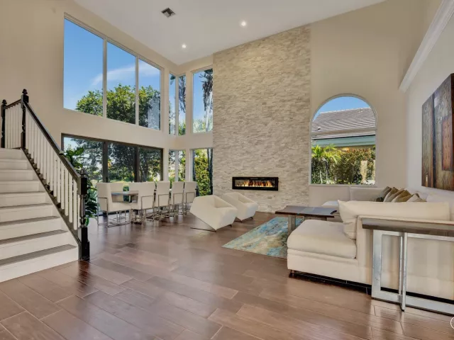 Продажа дома по адресу 6131 NW 30th Avenue - фото 9024004