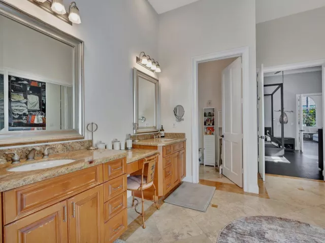 Продажа дома по адресу 6131 NW 30th Avenue - фото 9024019