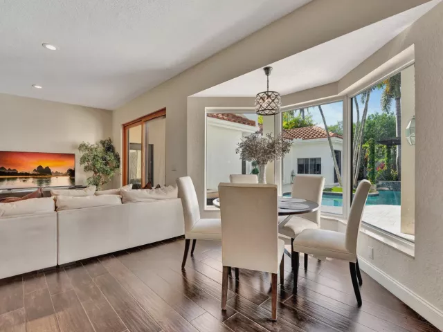 Продажа дома по адресу 6131 NW 30th Avenue - фото 9024025