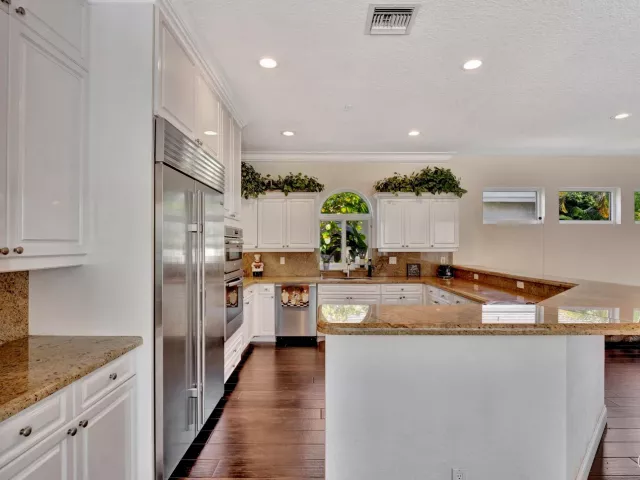 Продажа дома по адресу 6131 NW 30th Avenue - фото 9024026