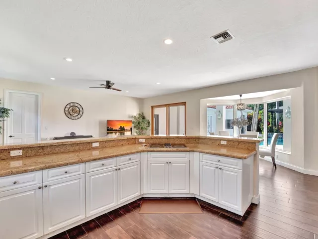 Продажа дома по адресу 6131 NW 30th Avenue - фото 9024032