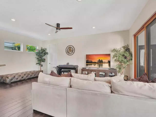 Продажа дома по адресу 6131 NW 30th Avenue - фото 9024036