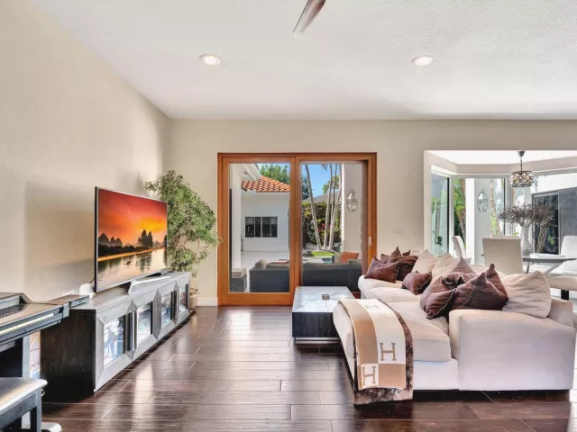 Продажа дома по адресу 6131 NW 30th Avenue - фото 9024038