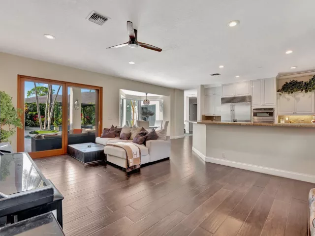 Продажа дома по адресу 6131 NW 30th Avenue - фото 9024039