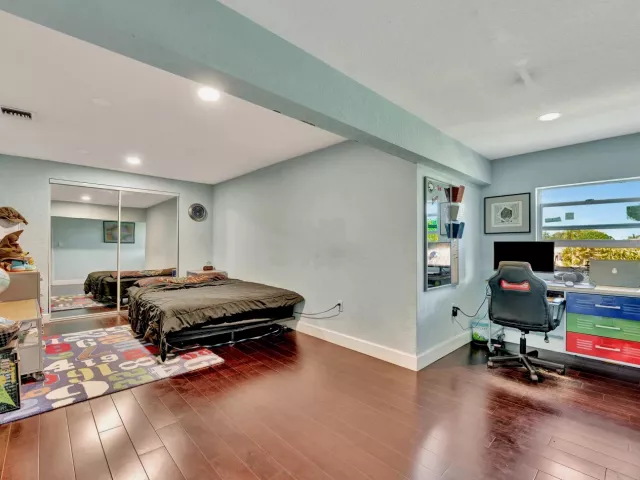 Продажа дома по адресу 6131 NW 30th Avenue - фото 9024043