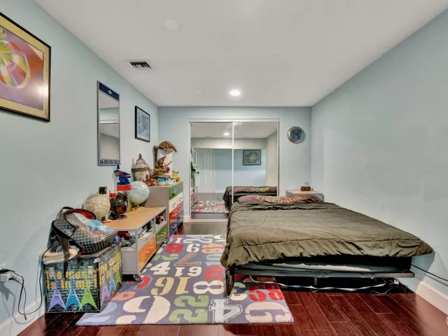 Продажа дома по адресу 6131 NW 30th Avenue - фото 9024044