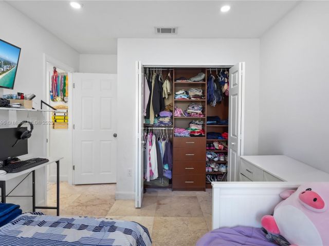 Продажа дома по адресу 5717 NW 102nd Pl - фото 5776454