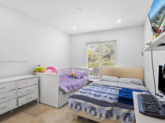 Продажа дома по адресу 5717 NW 102nd Pl - фото 5776456