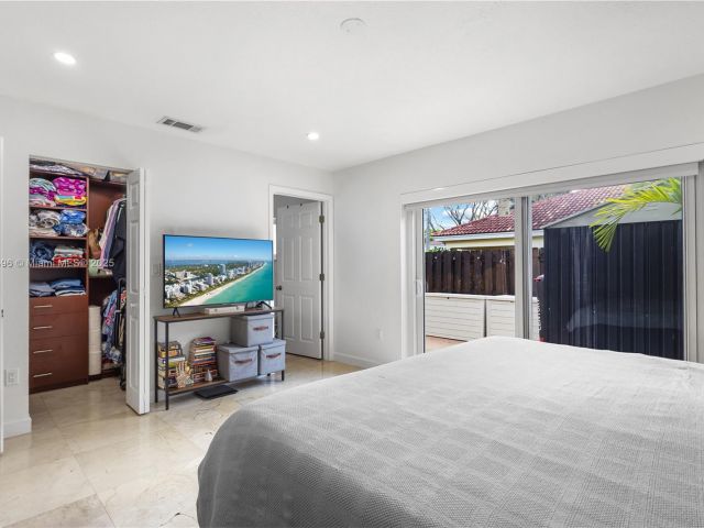 Продажа дома по адресу 5717 NW 102nd Pl - фото 5776458