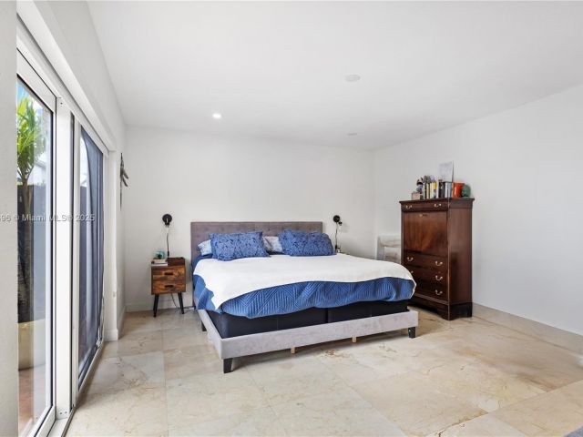 Продажа дома по адресу 5717 NW 102nd Pl - фото 5776459