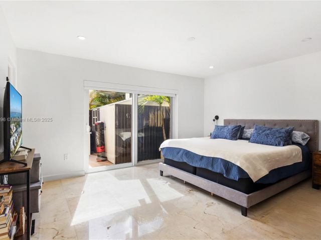 Продажа дома по адресу 5717 NW 102nd Pl - фото 5776460