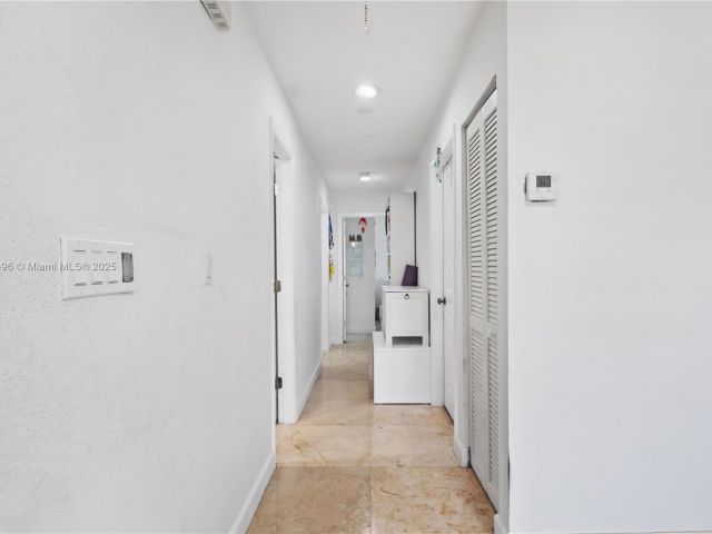 Продажа дома по адресу 5717 NW 102nd Pl - фото 5776462