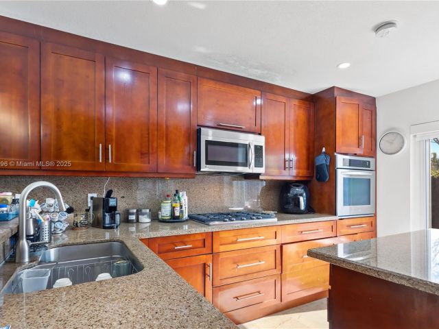 Продажа дома по адресу 5717 NW 102nd Pl - фото 5776465