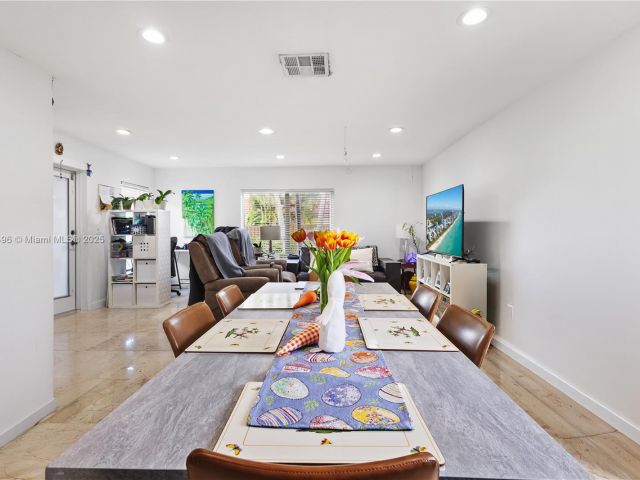 Продажа дома по адресу 5717 NW 102nd Pl - фото 5776467