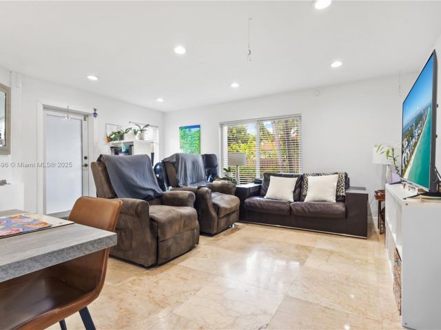 Продажа дома по адресу 5717 NW 102nd Pl - фото 5776468