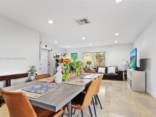 Продажа дома по адресу 5717 NW 102nd Pl - фото 5776469