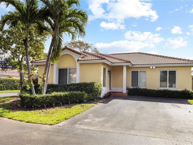 Продажа дома по адресу 5717 NW 102nd Pl - фото 5776472