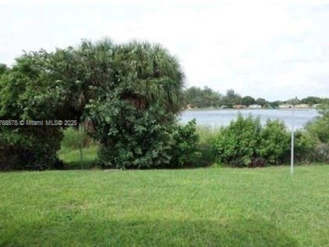 Продажа дома по адресу 8320 NW 10 Ave - фото 5733222