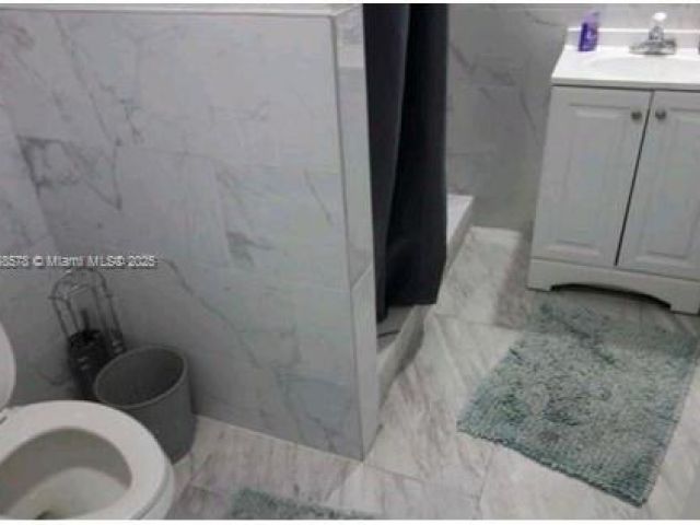 Продажа дома по адресу 8320 NW 10 Ave - фото 5733223