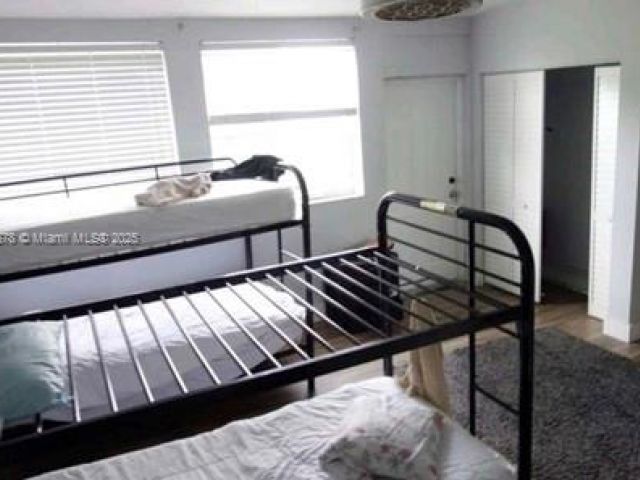 Продажа дома по адресу 8320 NW 10 Ave - фото 5733225