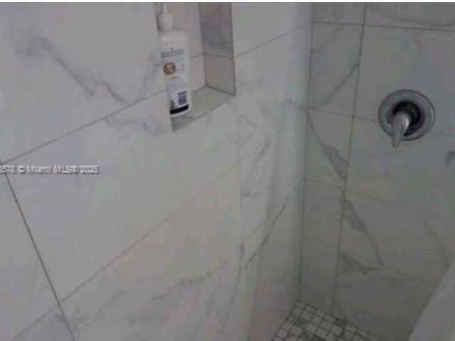 Продажа дома по адресу 8320 NW 10 Ave - фото 5733228