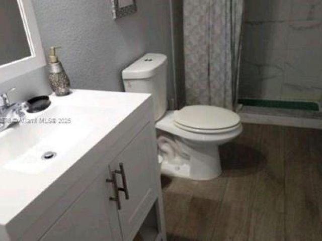 Продажа дома по адресу 8320 NW 10 Ave - фото 5733230