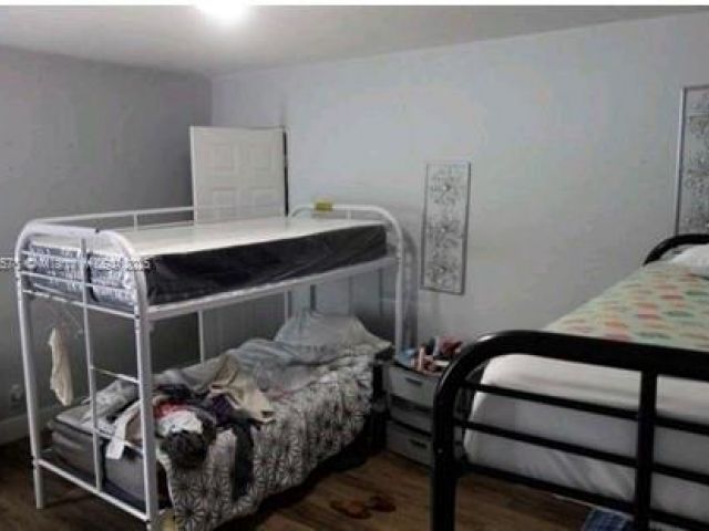 Продажа дома по адресу 8320 NW 10 Ave - фото 5733231