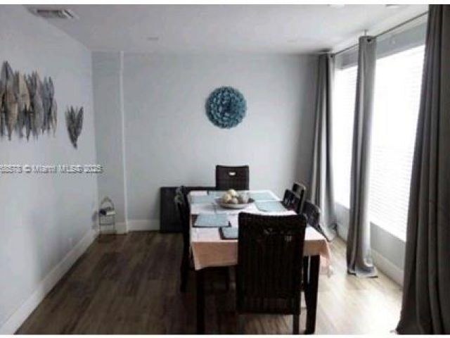 Продажа дома по адресу 8320 NW 10 Ave - фото 5733233