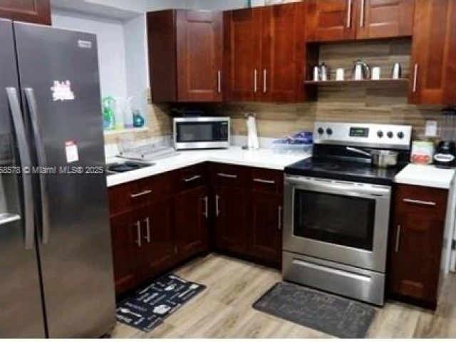 Продажа дома по адресу 8320 NW 10 Ave - фото 5733235