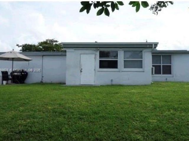 Продажа дома по адресу 8320 NW 10 Ave - фото 5733238