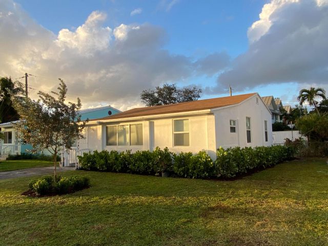 Дом в аренду по адресу 615 SW 9 Street - фото 5760300