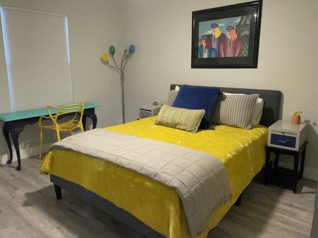 Дом в аренду по адресу 615 SW 9 Street - фото 5760313