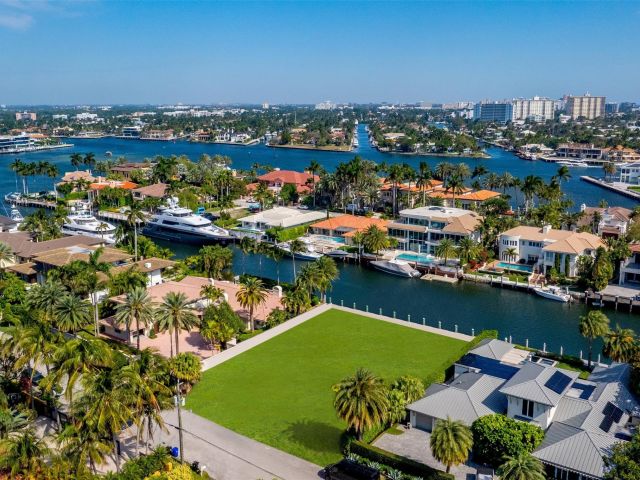 Продажа дома по адресу 2455 Del Lago Dr - фото 5760298