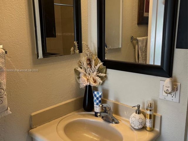 Продажа дома по адресу 15675 SW 16th St - фото 5742662