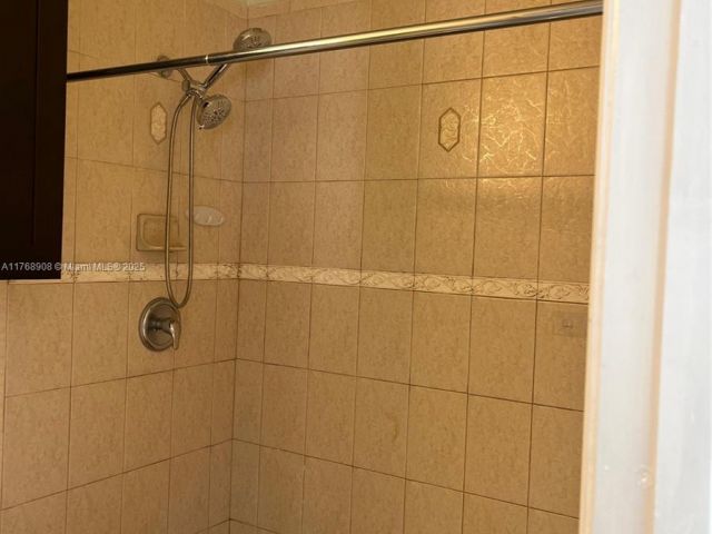 Продажа дома по адресу 15675 SW 16th St - фото 5742663