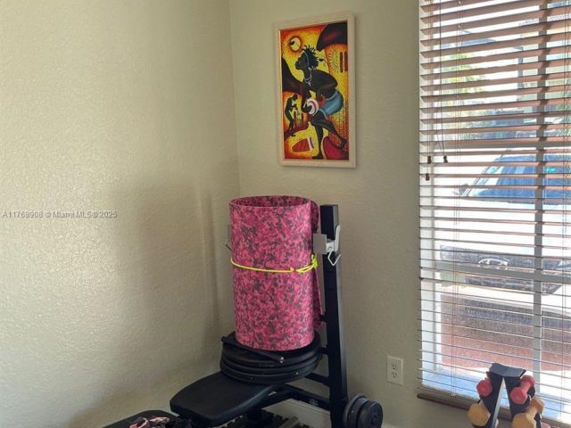 Продажа дома по адресу 15675 SW 16th St - фото 5742666