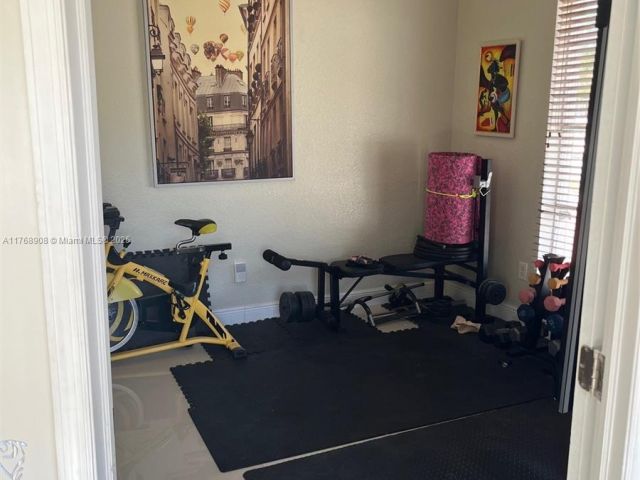 Продажа дома по адресу 15675 SW 16th St - фото 5742667