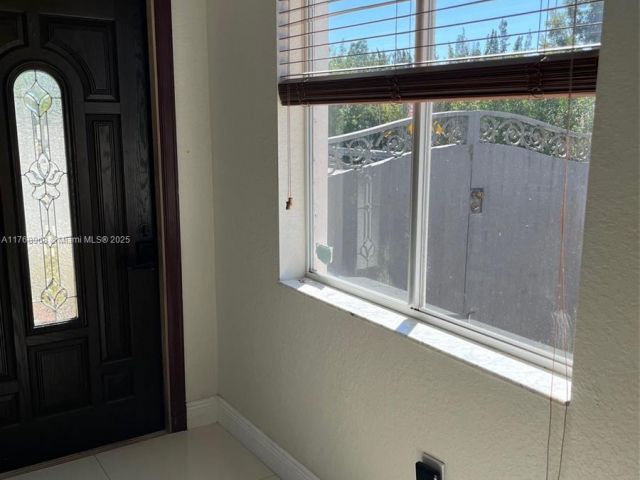 Продажа дома по адресу 15675 SW 16th St - фото 5742669