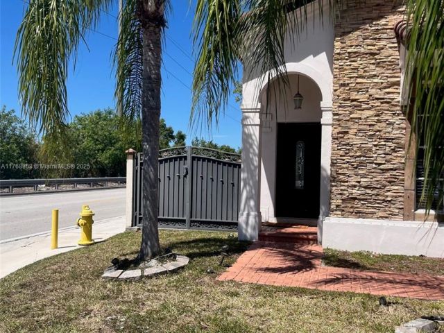 Продажа дома по адресу 15675 SW 16th St - фото 5742674