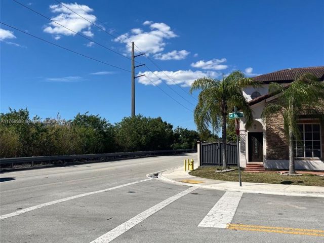 Продажа дома по адресу 15675 SW 16th St - фото 5742677