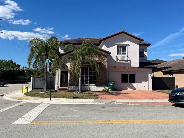 Продажа дома по адресу 15675 SW 16th St - фото 5742679