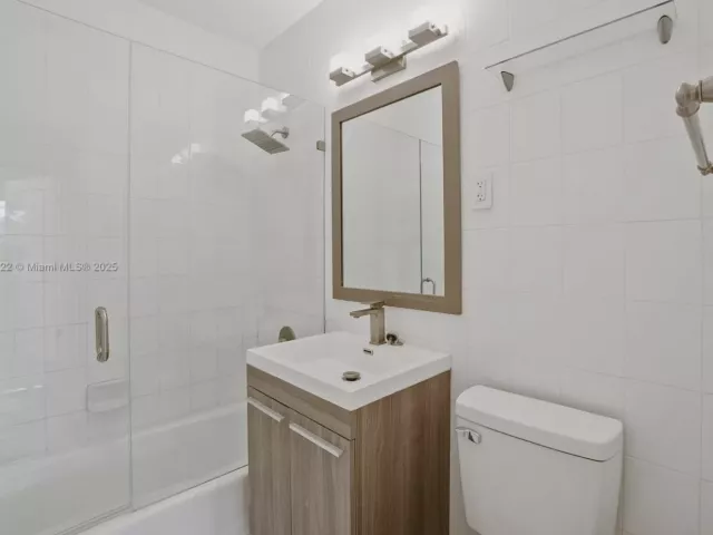 Продажа дома по адресу 2725 NE 21st Ave - фото 5741666