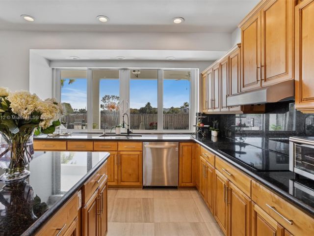 Продажа дома по адресу 9880 SW 148th Ter - фото 5777011