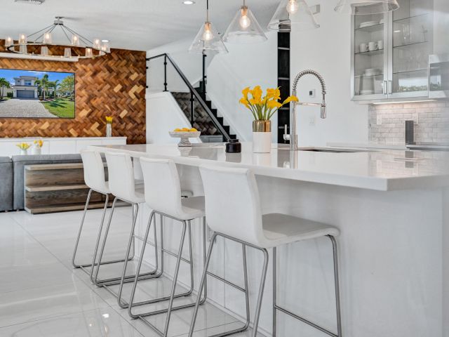 Продажа дома по адресу 7650 Francisca Club Lane - фото 6595492