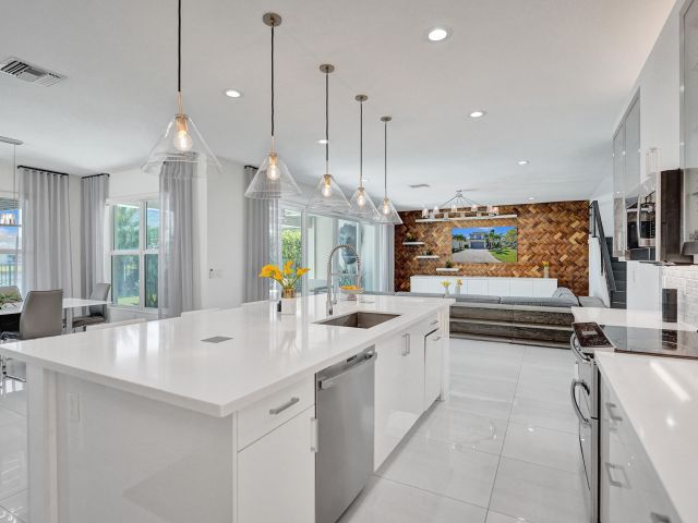 Продажа дома по адресу 7650 Francisca Club Lane - фото 6595493