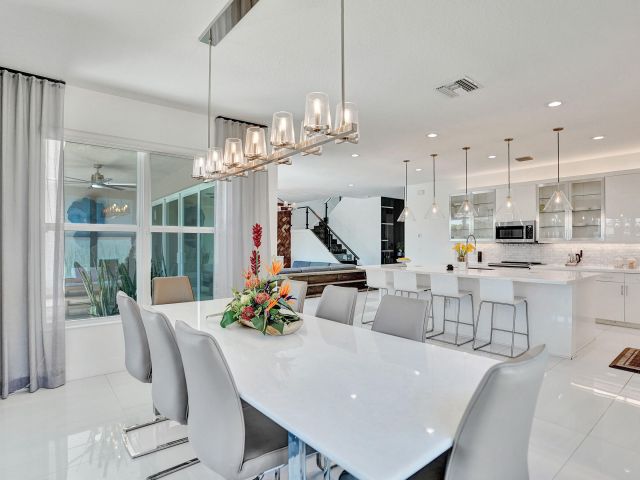 Продажа дома по адресу 7650 Francisca Club Lane - фото 6595495