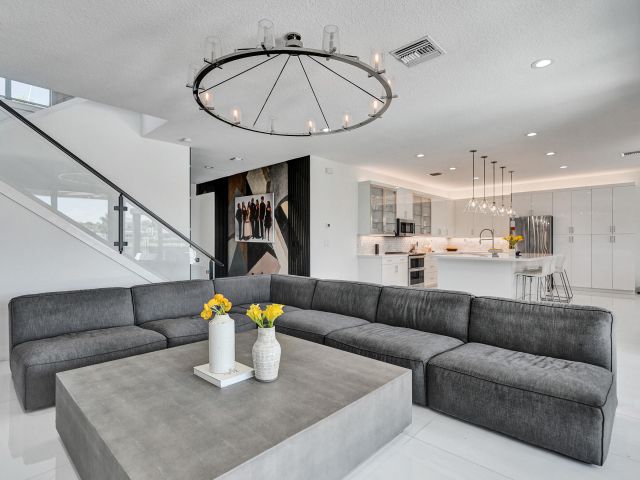 Продажа дома по адресу 7650 Francisca Club Lane - фото 6595496